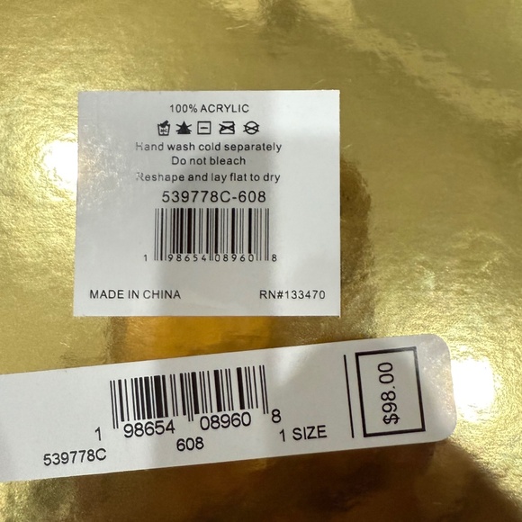 New✨Michael Kors Burgundy Scarf and Hat Set Brand New in Gift Box ✨ - Picture 4 of 4